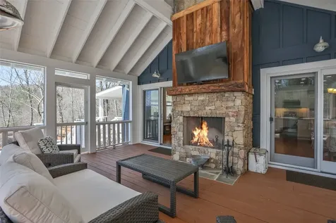 139 S Stinger Ridge Glenville NC 28736