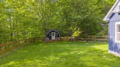 139 S Stinger Ridge Glenville NC 28736