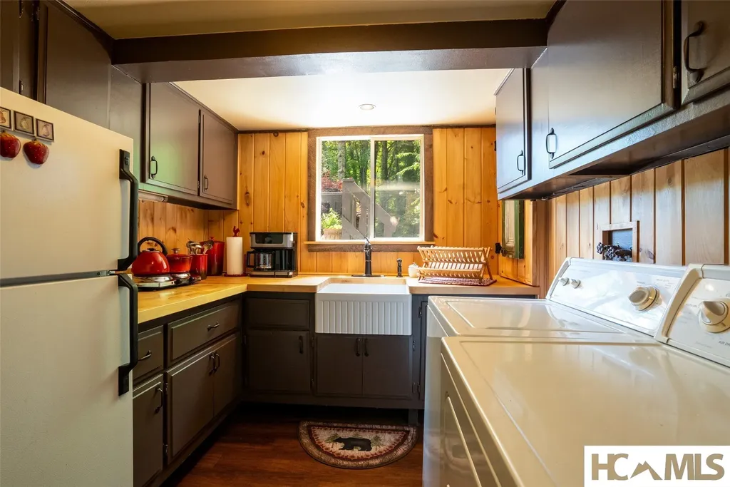 173 Strawberry Hill Road Cullowhee NC 28723