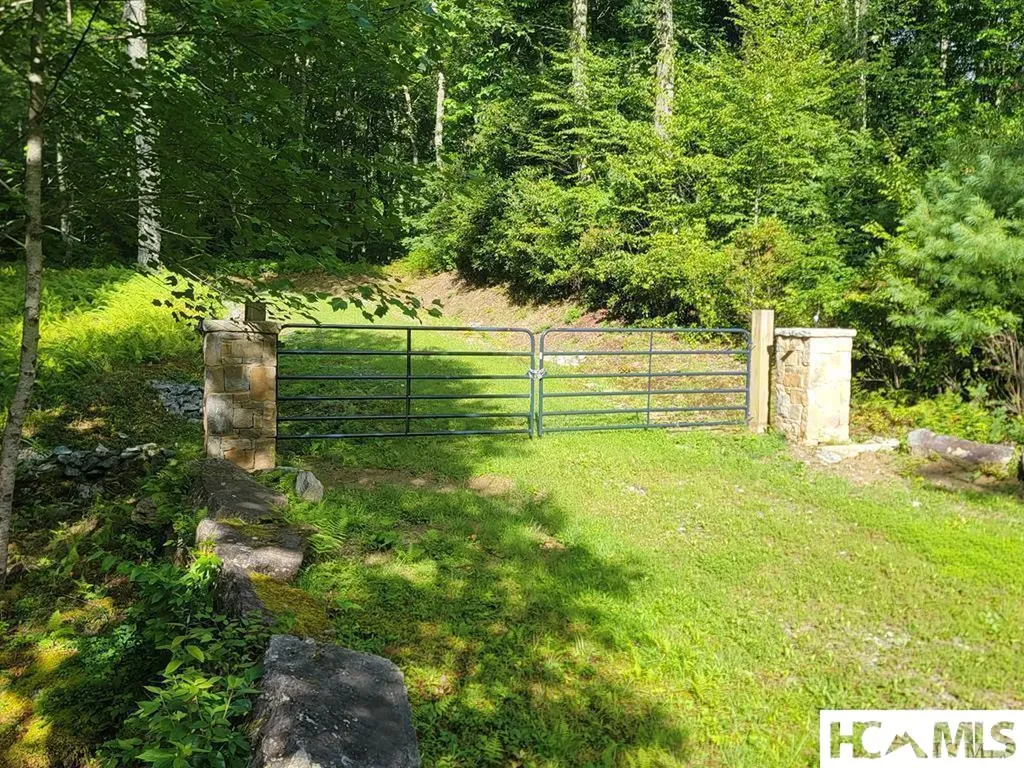 2572 Great Falls Drive Glenville NC 28717