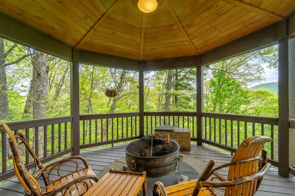 281 Glen Laurel Circle Cullowhee NC 28723