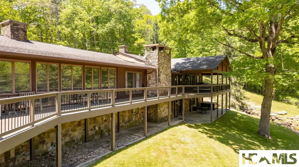 240 Round Hill Road Sapphire NC 28774
