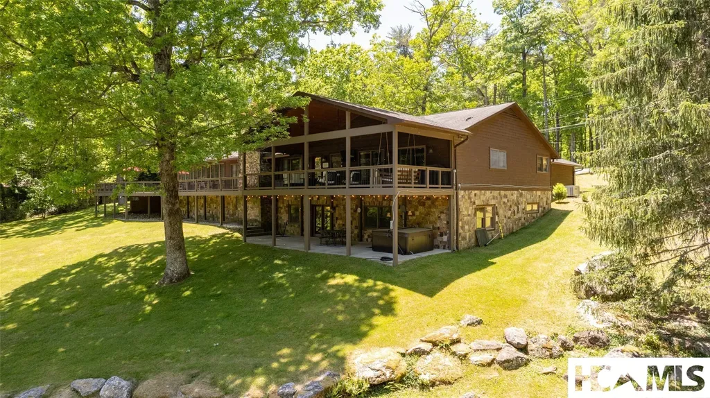 240 Round Hill Road Sapphire NC 28774
