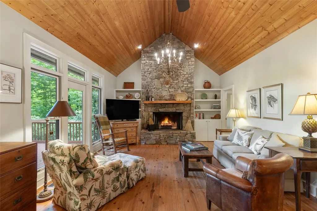 141 Old Ford Road Cashiers NC 28717