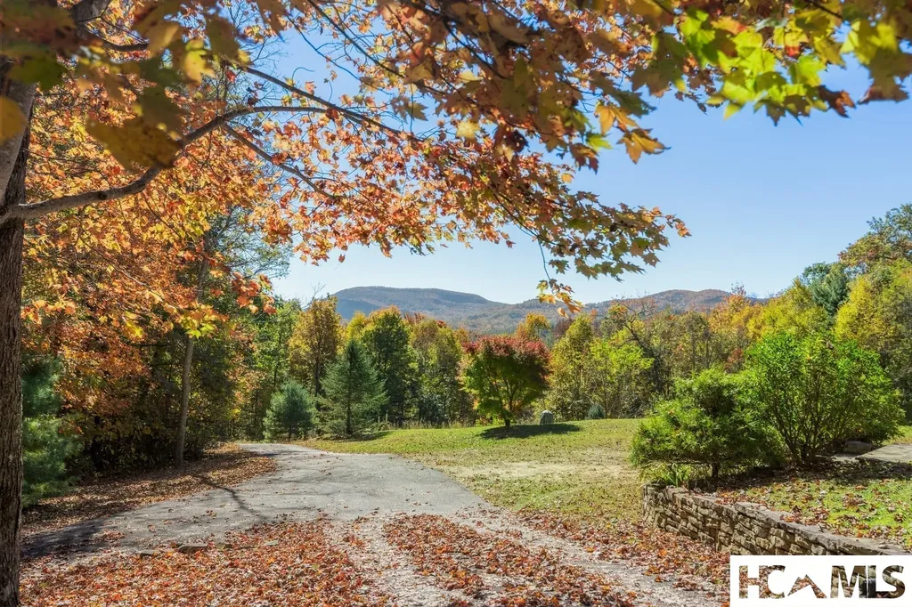 907 Yellow Mountain Road Cashiers NC 28723
