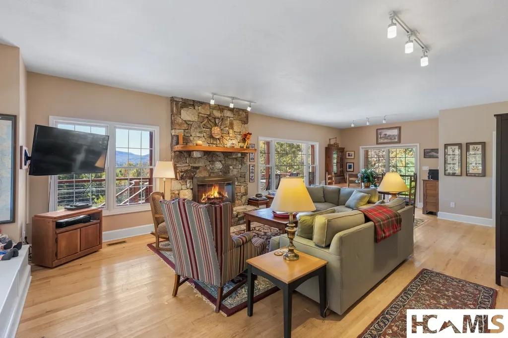 907 Yellow Mountain Road Cashiers NC 28723