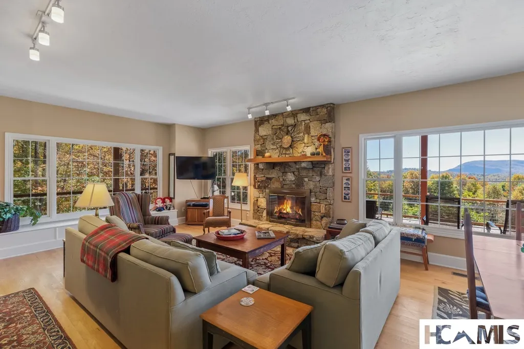 907 Yellow Mountain Road Cashiers NC 28723