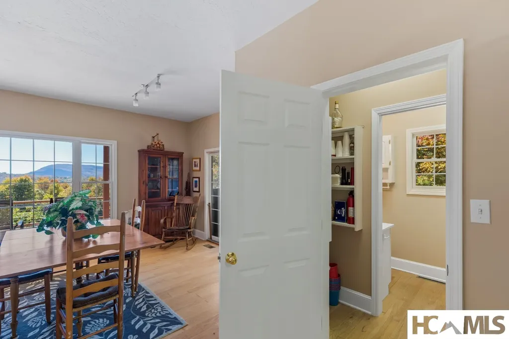 907 Yellow Mountain Road Cashiers NC 28723
