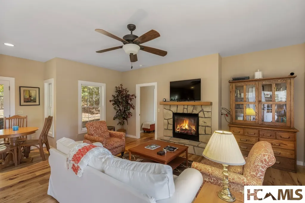 907 Yellow Mountain Road Cashiers NC 28723