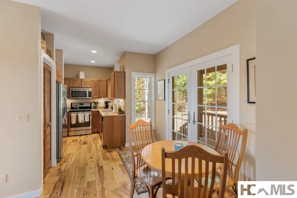 907 Yellow Mountain Road Cashiers NC 28723