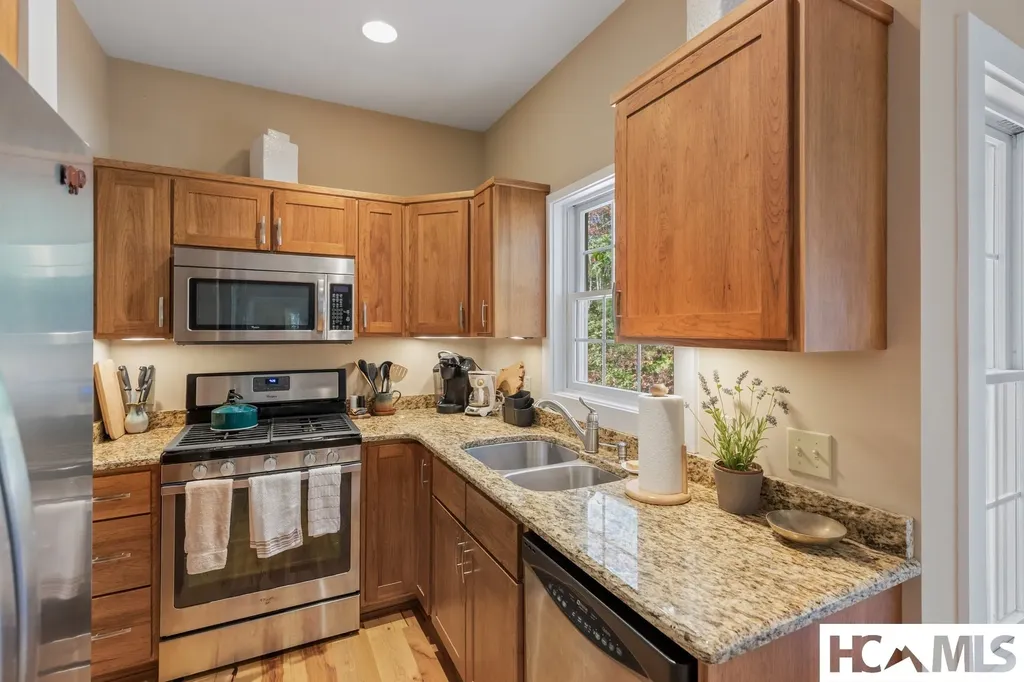 907 Yellow Mountain Road Cashiers NC 28723