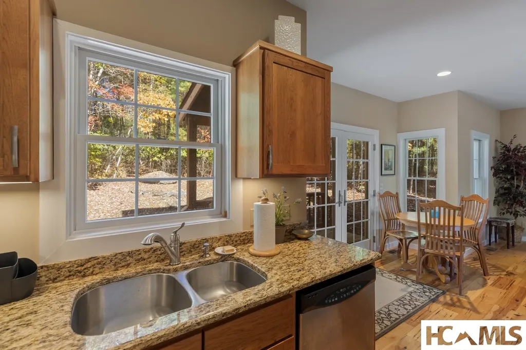 907 Yellow Mountain Road Cashiers NC 28723