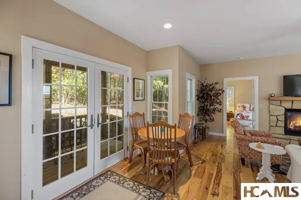 907 Yellow Mountain Road Cashiers NC 28723