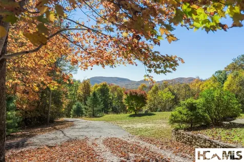907 Yellow Mountain Road Cashiers NC 28723