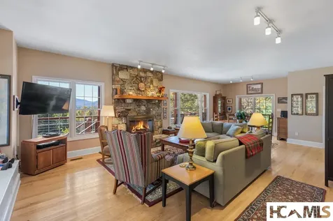 907 Yellow Mountain Road Cashiers NC 28723