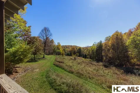 907 Yellow Mountain Road Cashiers NC 28723