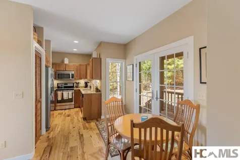 907 Yellow Mountain Road Cashiers NC 28723