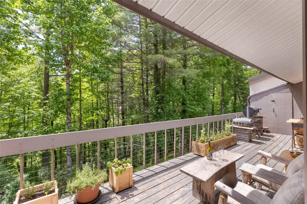 407 Overlook Road Sapphire NC 28774