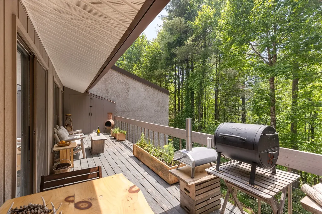 407 Overlook Road Sapphire NC 28774