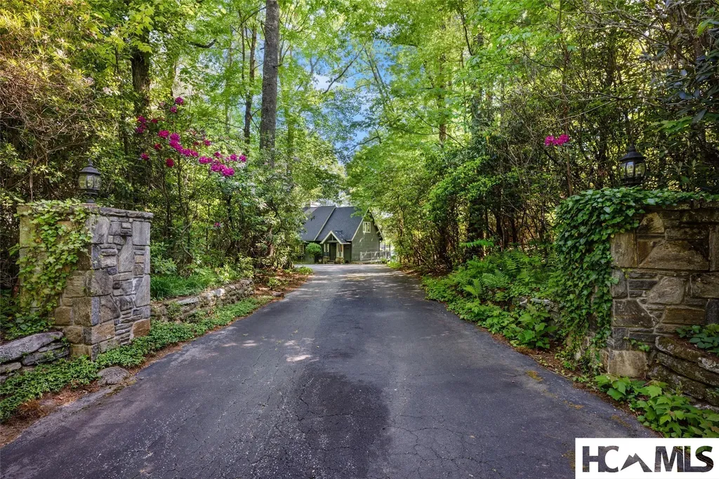 90 West Shore Drive Lake Toxaway NC 28747