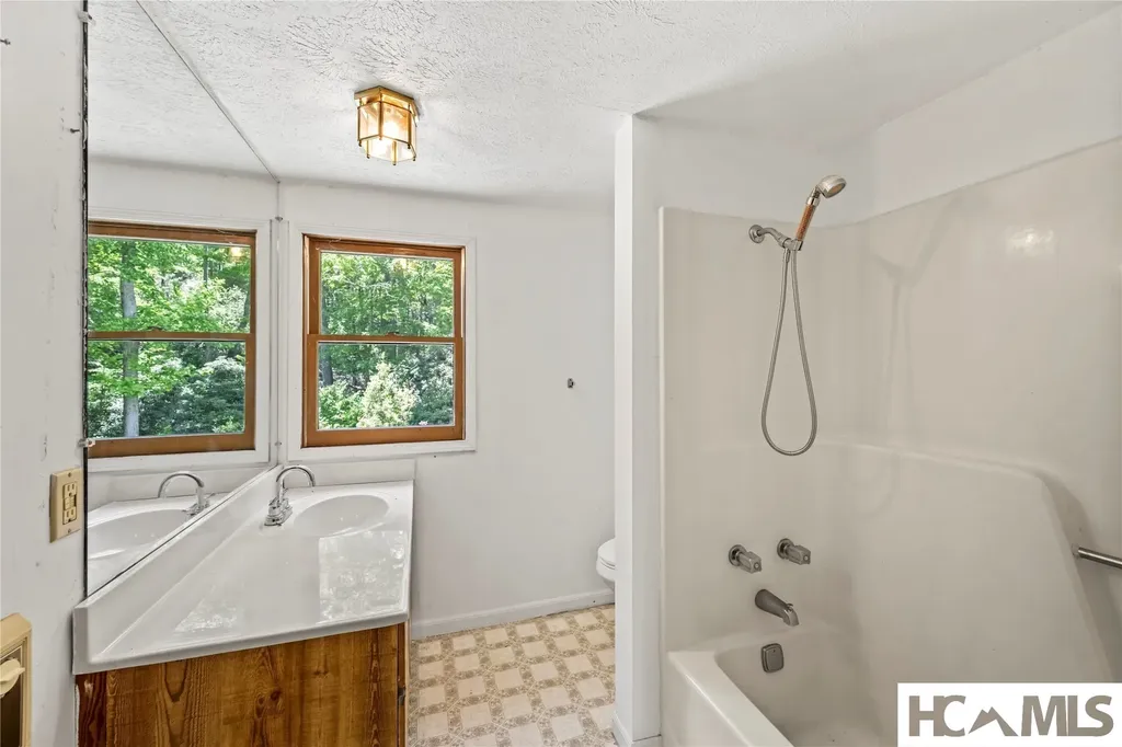 44 Rainbow Road Highlands NC 28741
