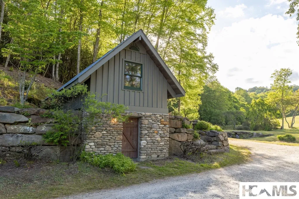 567 Lloyd Hooper Road Cullowhee NC 28723