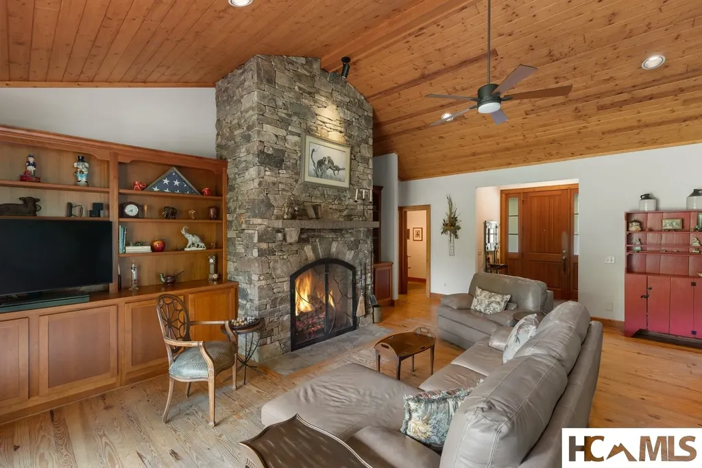 567 Lloyd Hooper Road Cullowhee NC 28723