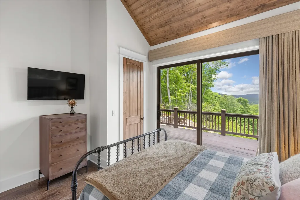 12 Gentle Breeze Lane Glenville NC 28736