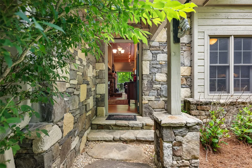 560 Toxaway Court Lake Toxaway NC 28747