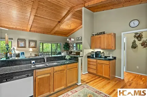 560 Toxaway Court Lake Toxaway NC 28747