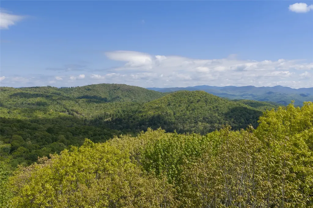 C47 Roaming Road Glenville NC 28736