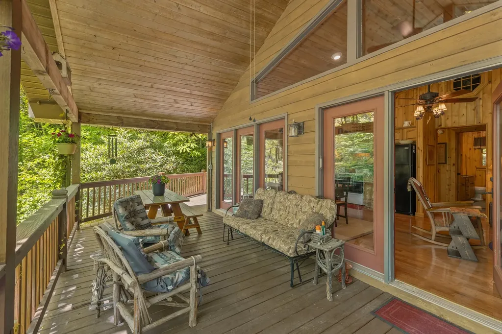 361 Wyanoak Road Highlands NC 28741