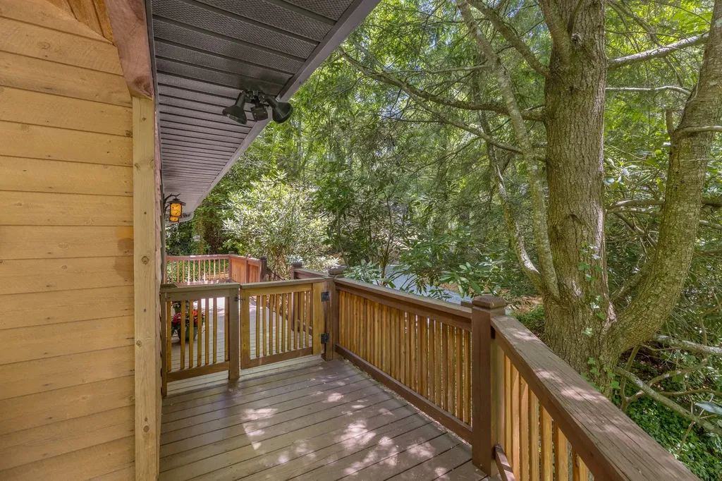 361 Wyanoak Road Highlands NC 28741