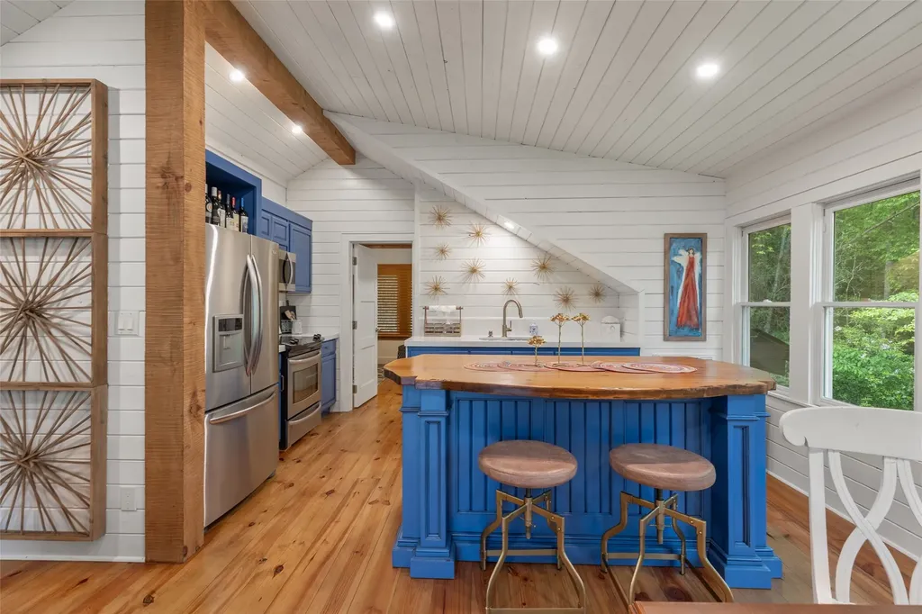 638 Chattooga Wood Road Cashiers NC 28717