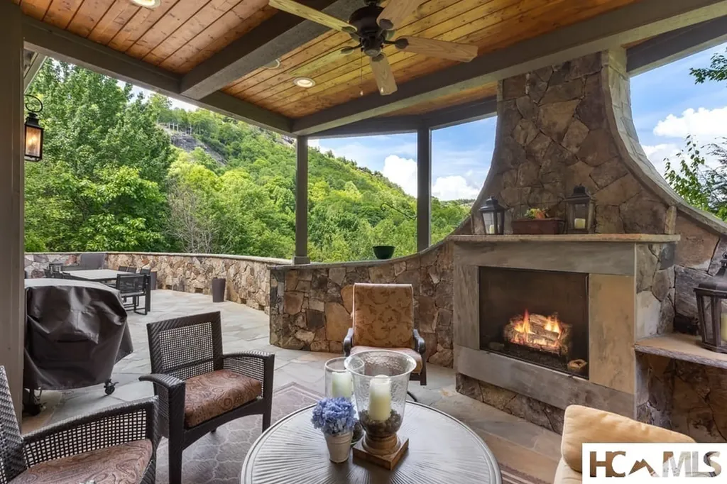 70 Norton Court Highlands NC 28741