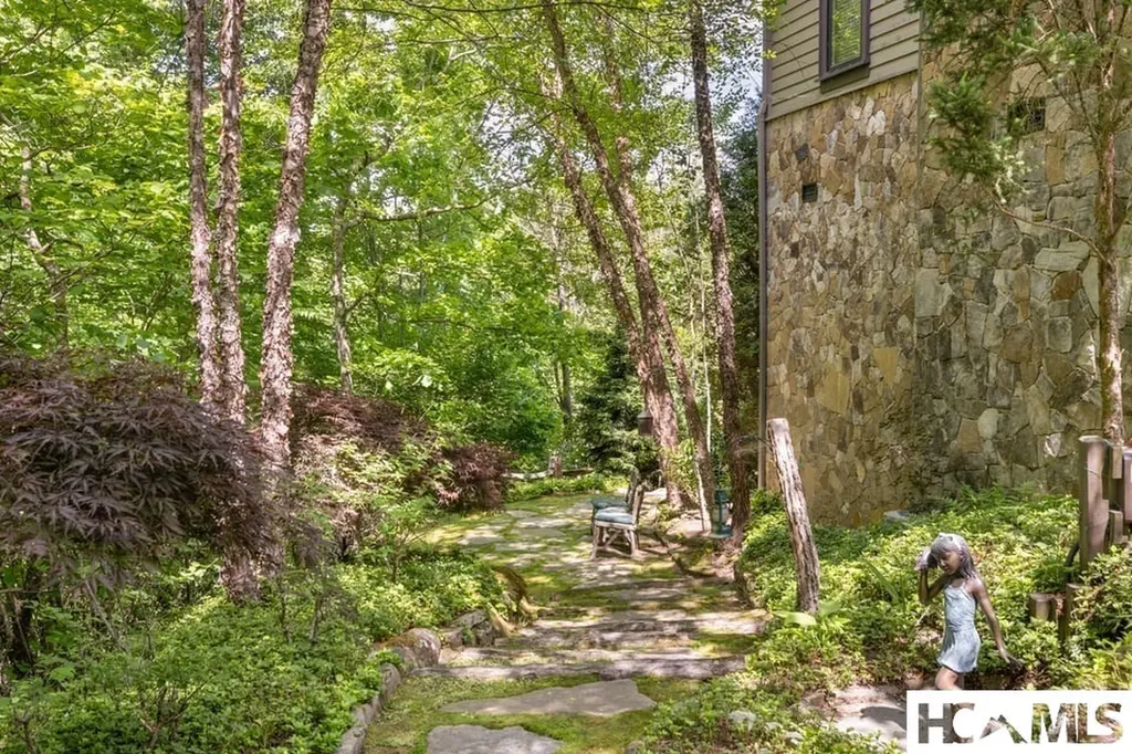 70 Norton Court Highlands NC 28741