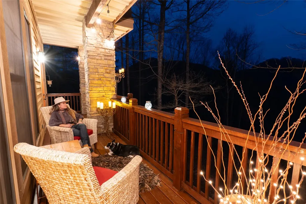 100 Saddle Notch Lane Tuckasegee NC 28783