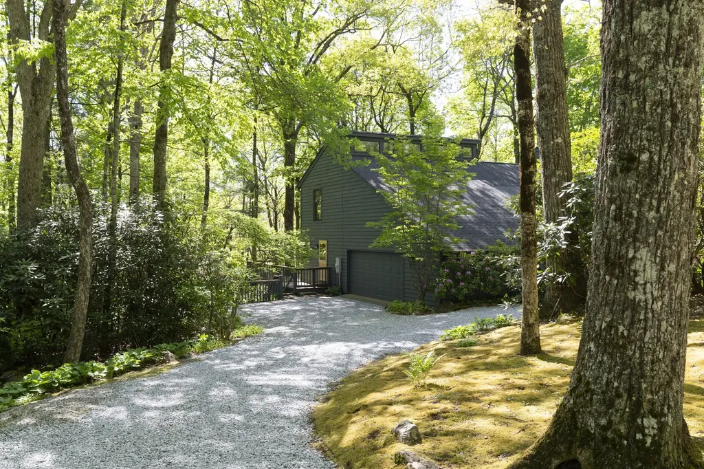 40 Moonbeam Place Highlands NC 28741