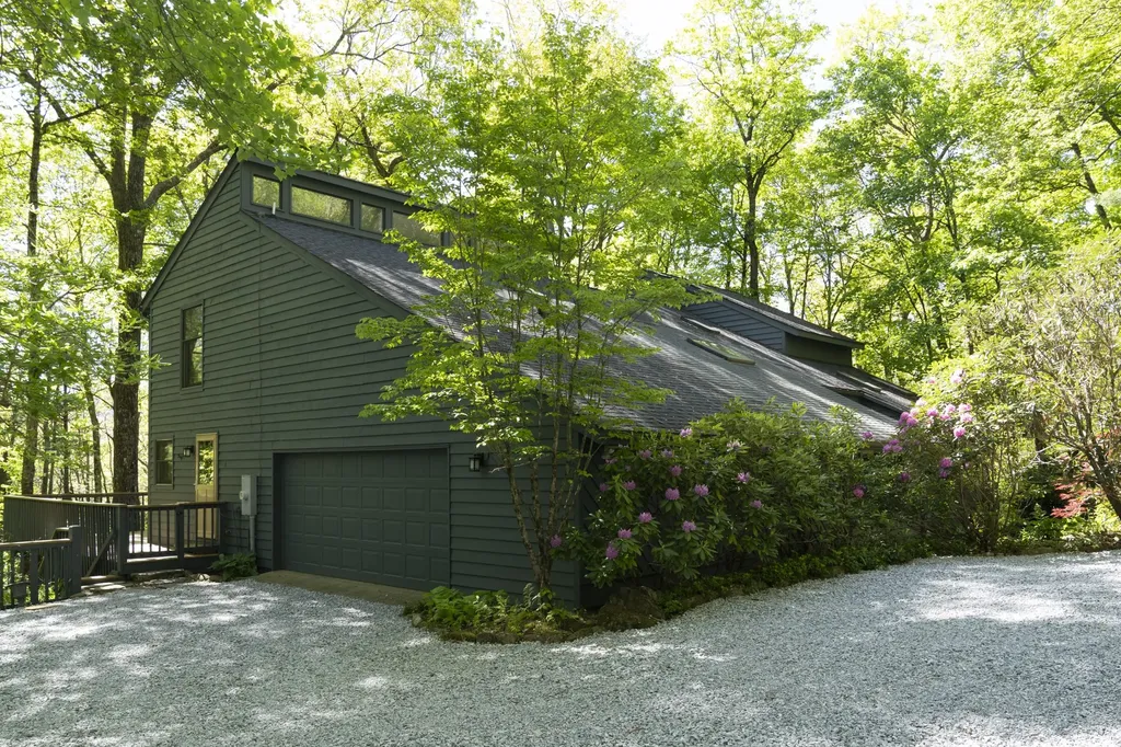 40 Moonbeam Place Highlands NC 28741