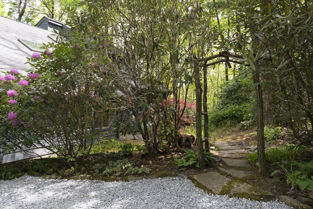 40 Moonbeam Place Highlands NC 28741