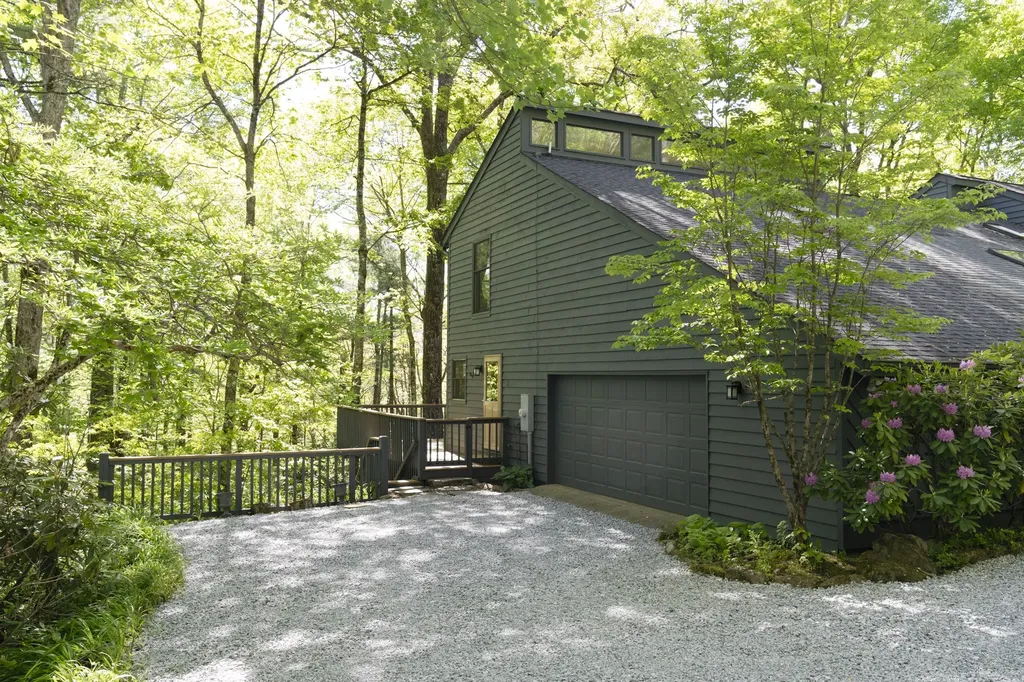 40 Moonbeam Place Highlands NC 28741