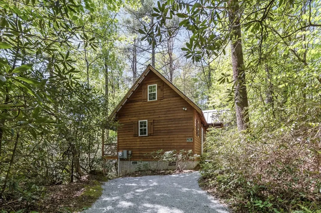 30 Wild Hog Trail Highlands NC 28741