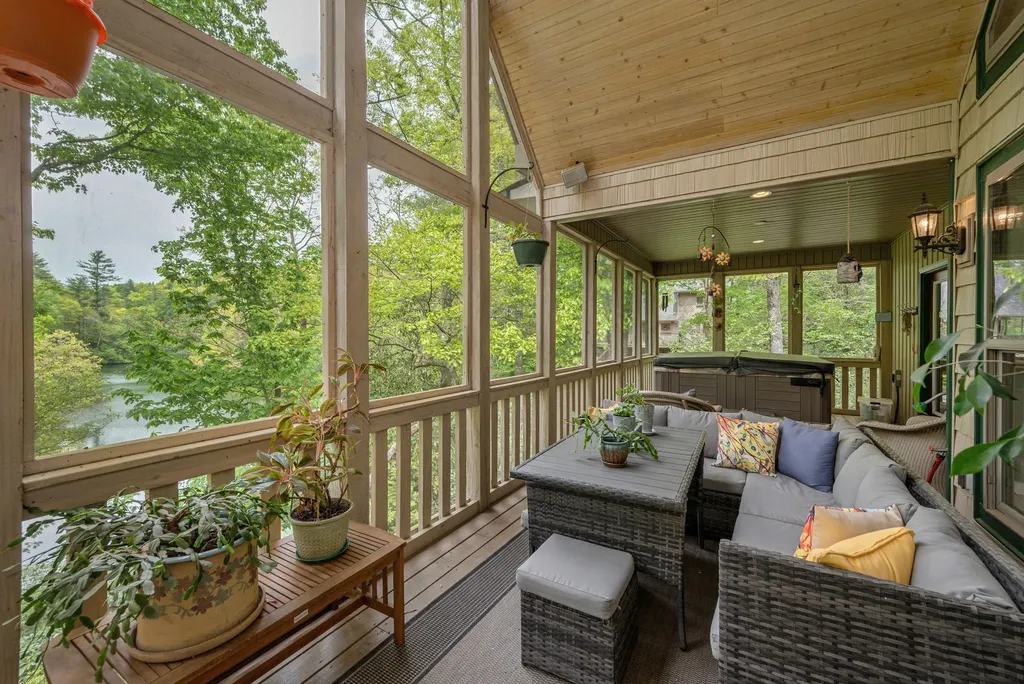 149 Hiwassee Road Lake Toxaway NC 28747