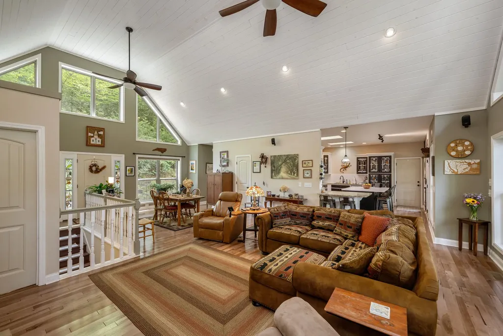 149 Hiwassee Road Lake Toxaway NC 28747