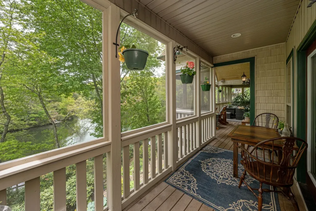 149 Hiwassee Road Lake Toxaway NC 28747