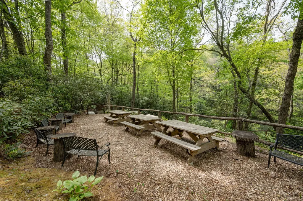 149 Hiwassee Road Lake Toxaway NC 28747