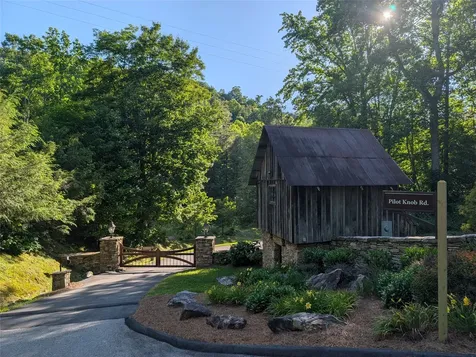 73 Pilot Knob Road Glenville NC 28736