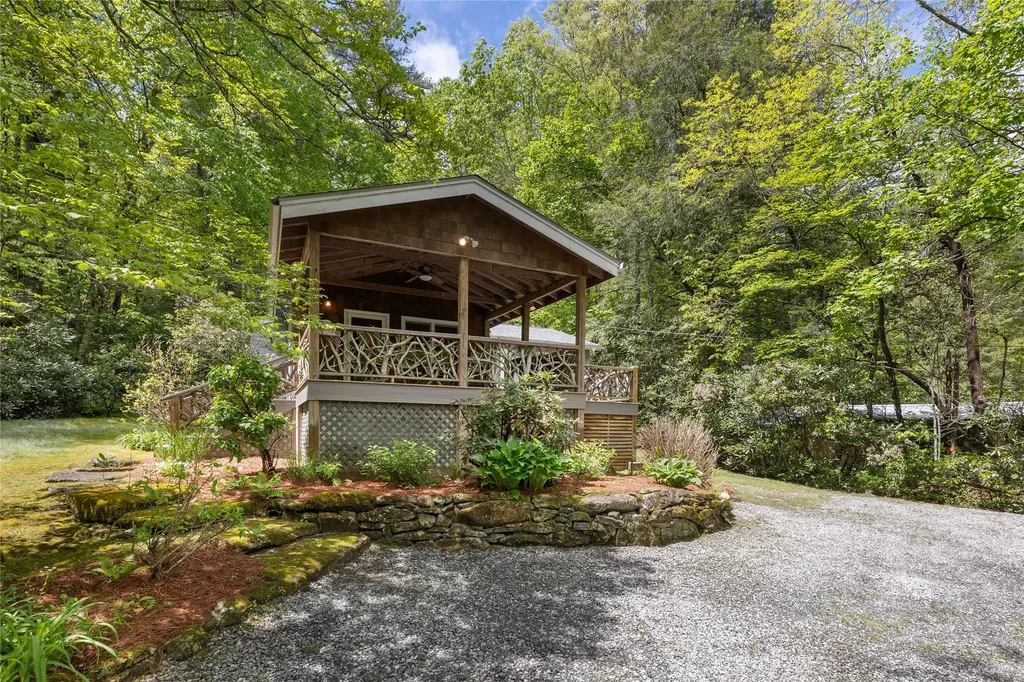 477 Lance Road Cashiers NC 28717