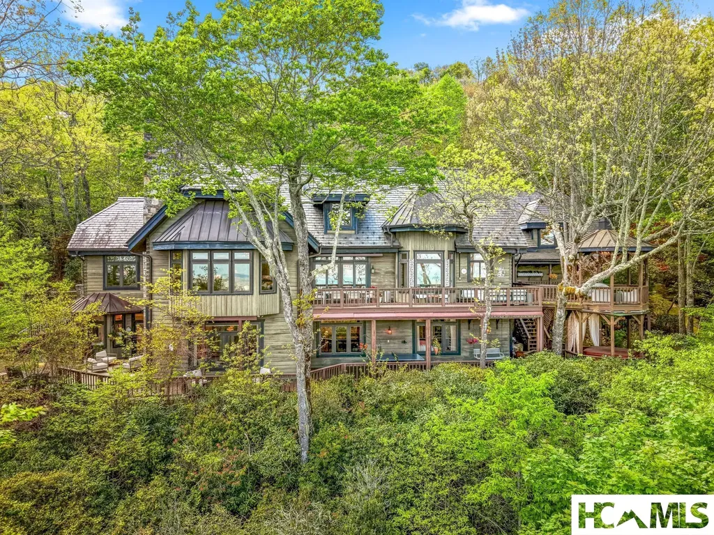 1052 Toxaway Drive Lake Toxaway NC 28747