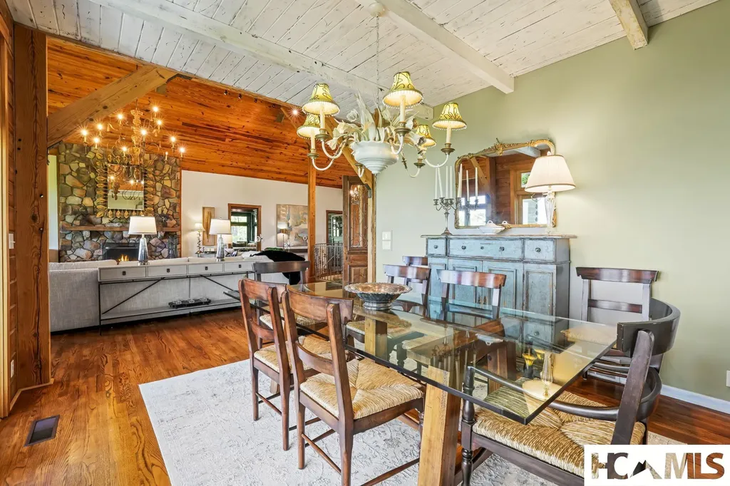 1052 Toxaway Drive Lake Toxaway NC 28747